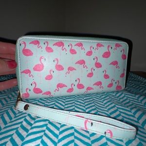 3/25$ 🛒 Flamingo print wallet 🦩